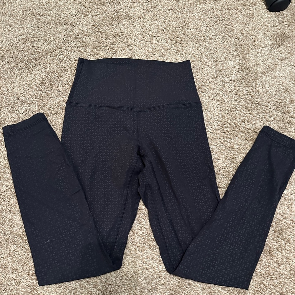 Lululemon 7/8 leggings. Size 4. Black with design. No pilling